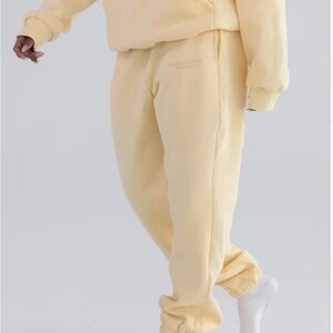 COMFRT XS Sweatpants in CANARY, Pastel Edit. NEW IN BAG!